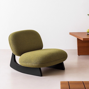 Sedia a dondolo moderna in corno di montone, rivestita in lana d'agnello, in legno massello, poltrona relax con imbottitura in piuma d'oca, supporto ergonomico - Product Image 4