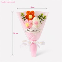 Bouquet de tournesols artificiels en laine tricotée moderne BH - Fait main, fini, cadeau idéal pour la fête des enseignants et les fêtes