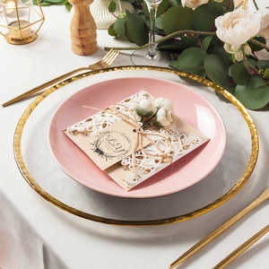 Assiette <span class=keywords><strong>de</strong></span> présentation ronde transparente <span class=keywords><strong>de</strong></span> luxe moderne Shengjing avec perles dorées pour mariage - Product Image 4