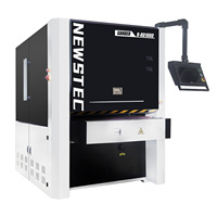 Machine de finition pour l'ébavurage et le polissage des surfaces métalliques, machine d'ébavurage de précision pour le rondissage des bords des tôles métalliques pour pièces estampées