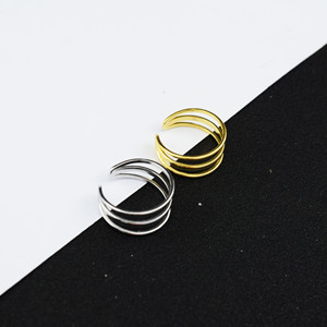 Nouvelle bague unisexe en acier inoxydable, design ajouré simple et original, plaquée or et argent, bijoux géométriques tendance en gros - Product Image 4