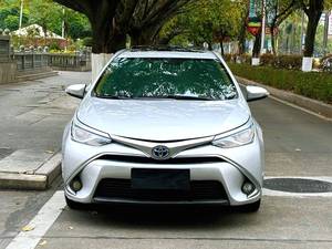 Voitures d'occasion 2017 - Toyota Corolla d'occasion, double moteur, GS Elite, toit ouvrant, 1.8L E-CVT, 99 ch, L4 hybride, argent, voitures d'occasion à vendre - Product Image 2