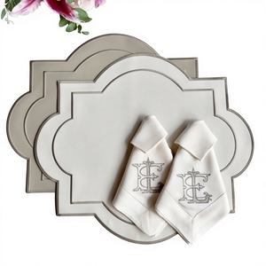 Napperons en lin 100% brodés, blancs, à bord festonné, style japonais, 16 pouces de diamètre, personnalisables pour Noël - Product Image 1