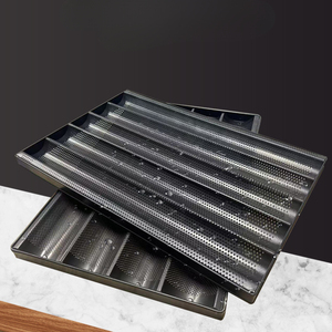 Plaque de cuisson <span class=keywords><strong>à</strong></span> 3 rainures antiadhésive pour baguettes, <span class=keywords><strong>en</strong></span> acier au carbone robuste perforé pour une croûte croustillante - Product Image 1