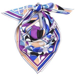 Écharpe carrée en soie personnalisée avec logo et design imprimés numériquement, style sportif pour une utilisation en extérieur en toutes saisons - Product Image 2