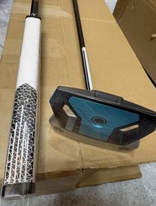 Putter <span class=keywords><strong>de</strong></span> <span class=keywords><strong>Golf</strong></span> Personalizado Estilo Mallet, Cara <span class=keywords><strong>de</strong></span> Putter Fresada por CNC, Diseño Forjado, Portátil, con Varilla <span class=keywords><strong>de</strong></span> Goma, Grafito y Acero - Product Image 2