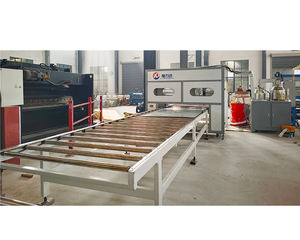 Machine de pulvérisation de colle pour panneaux de cloisonnement écologiques, panneaux de ciment, panneaux CRRC, revêtements de sol et revêtements de réservoirs d'huile - Product Image 2