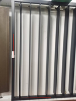 Système de stores verticaux motorisés modernes (manuel/électrique) en aluminium de qualité supérieure pour fenêtres, avec télécommande pour la protection solaire
