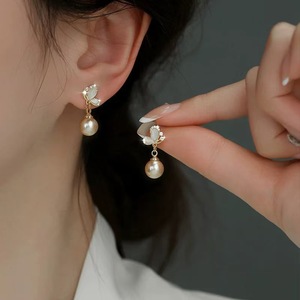 Pendientes colgantes <span class=keywords><strong>de</strong></span> perlas <span class=keywords><strong>de</strong></span> <span class=keywords><strong>mariposa</strong></span> para mujer, pendientes <span class=keywords><strong>de</strong></span> gota <span class=keywords><strong>de</strong></span> fresa Rosa elegantes <span class=keywords><strong>de</strong></span> circón, joyería <span class=keywords><strong>de</strong></span> boda, pendientes <span class=keywords><strong>de</strong></span> moda - Product Image 3