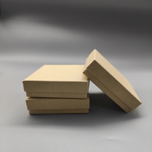 Großhandel 3,5x3,5x1 Zoll Kraft karton Schmucks cha tullen mit Prägung Kleine Geschenk verpackung Fall für Halsketten Armbänder - Product Image 2