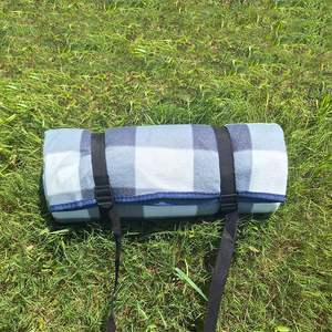 China Factory <b>Outdoor</b> Foldable Waterproof Fleece Picnic <b>Mat</b> with Handle Strap Portable Lightweight Beach Use - Product Image 3
