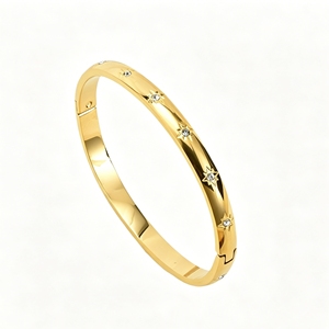 Bracciale a Stella in Acciaio al Titanio per Donne, Placcato Oro 18K con Zirconi, Impilabile, Impermeabile, Gioiello Quotidiano, Regalo - Product Image 1