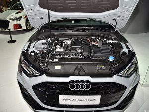 A3 <span class=keywords><strong>Sportback</strong></span> <span class=keywords><strong>2024</strong></span> 35 TFSI A3L Q3 <span class=keywords><strong>Q5</strong></span> RWD 4WD 2025 Voiture berline compacte pour Au di A3 - Product Image 3