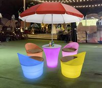 Ensemble de table et de chaises de jardin en plastique léger et moderne - Durable, imperméable, empilable pour l'hôtellerie et la restauration