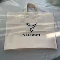 Sac en plastique pour les courses biodégradable à poignée plaquée découpée à l'emporte-pièce à bas prix PE avec sacs en plastique imprimés avec propre logo