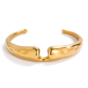 Bracelet minimaliste en acier inoxydable plaqué or 18 carats, ouverture concave en forme de U, bijoux unisexe - Product Image 5