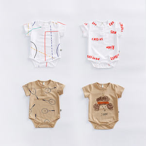 Vente en gros de barboteuses blanches pour bébés garçons, manches courtes, mignonnes, pour l'été, en provenance de Chine - Product Image 1