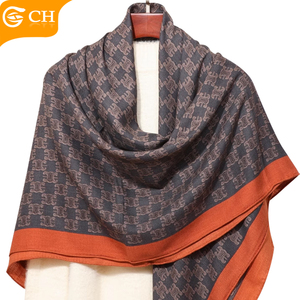 OEM 2024 Trắng Chất Lượng Tốt Mùa Đông Thiết Kế Chiếc Khăn Lụa Cho Phụ Nữ Nhập Khẩu 100% Lụa Tùy Biến Biểu Tượng Người Phụ Nữ Khăn - Product Image 4