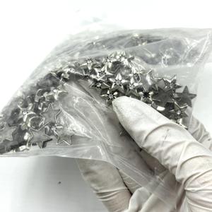 Étoile creuse à cinq branches en argent brillant de qualité supérieure avec <span class=keywords><strong>strass</strong></span> <span class=keywords><strong>Swarovski</strong></span> à dos plat à fixer à chaud pour accessoires vestimentaires - Product Image 3