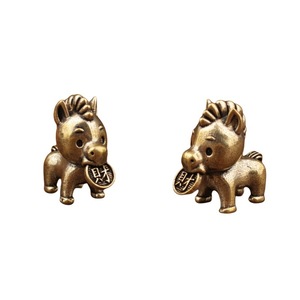 Ornement en laiton en forme de poney mordant une pièce de monnaie, 2 pièces, décoration Feng Shui pour salon, décoration du Nouvel An chinois - Product Image 5