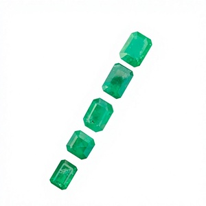Lote de Esmeraldas Naturales Verdes Facetadas Sueltas para Joyería BALAJI GEMS and JEWELLERY en Tamaños Variados - Product Image 1