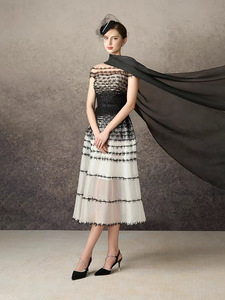 <span class=keywords><strong>Robe</strong></span> en maille à dégradé <span class=keywords><strong>noir</strong></span> et blanc, design vietnamien tendance Bettergirl 2025 - Product Image 2
