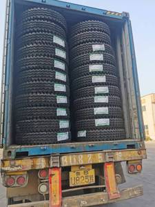 Prix des pneus chinois Hawkway TBR, pneu tubeless 11R22.5, pneu de camion, radial tout acier, garantie 3 ans - Product Image 3