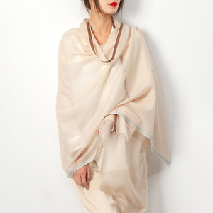 Thiết Kế Mới Mỏng Cừu Len Khăn Kim Cương Kết Cấu Màu Sắc Cạnh Phụ Nữ Dài Len Khăn Lụa Khăn Choàng - Product Image 1