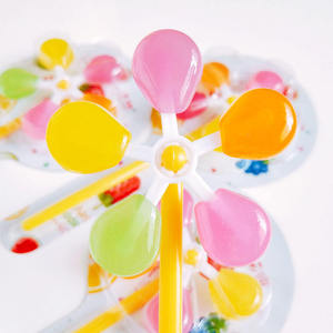 Collations amusantes de sucette de moulin à vent de bonbons durs aromatisés aux fruits des enfants chinois dans l'emballage de bouteille - Product Image 1