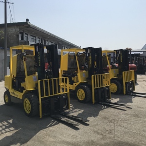 Montacargas Hyster de 3T/2 Toneladas, Diésel, de Combustión Interna, Usado, Mástil de Dos Etapas, Todoterreno, Envío Rápido, Cumple con CE y EPA, para Construcción - Product Image 5