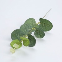 Simulasi Buket Tunggal Eucalyptus dengan Rumput Dekorasi Pernikahan Rangkaian Bunga Pemandangan Daun Eucalyptus