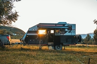 Caravane tout-terrain à toit rigide, remorque de camping RV à essieu unique et toit fixe, camping-car de luxe 4x4, remorques de voyage pour camping en plein air