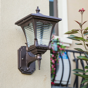 Nueva lámpara de pared solar china para uso en exteriores, luz LED impermeable con cuerpo de PC para terraza de jardín y forma de cilindro de puerta - Product Image 3