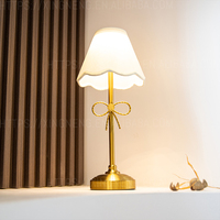 Lampe de table portable sans fil à LED, style nordique moderne, pour salon, chambre, chevet, rechargeable, décoration pour la maison, pour restaurant