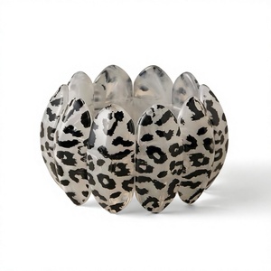 Meilleurs Bracelets Faits Main en Résine Imprimé Léopard, Motif Animal Unique à Pétales Larges, Bijoux Fantaisie Mignons et Tendance pour Femme, Idéaux pour les Fêtes - Product Image 6
