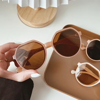Nouvelle tendance lunettes de soleil surdimensionnées personnalisées pour femmes lunettes de luxe rétro avec montures blanches jaunes roses dans un grand étui