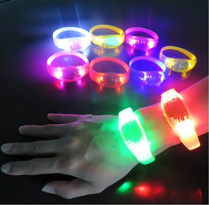 กำไลข้อมือเรืองแสงแบบมีเสียงเพลงในตัว กำไล LED ตอบสนองต่อจังหวะดนตรี ของตกแต่งงานปาร์ตี้ - Product Image 1