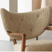 Fauteuil lounge Woolf, couleur marron thé au lait, style rétro français, bois massif, fauteuil individuel en fourrure d'agneau, style minimaliste moderne
