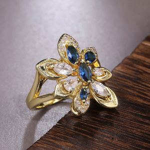 Anello alla Moda con Fiore e Pietra Colorata, Design Minimalista ed Elegante, Gioiello da Donna per Uso Quotidiano, Anello Statement - Product Image 4