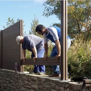 Paneles de Cercado Compuestos de WPC con Relieve Ligero y Aspecto de <span class=keywords><strong>Madera</strong></span>, con Postes para Jardín <span class=keywords><strong>Exterior</strong></span>, Kit Completo - Product Image 5