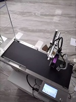 Machine d'impression jet d'encre thermique en ligne pour le codage automatique de la date de péremption sur les bouchons de bouteilles