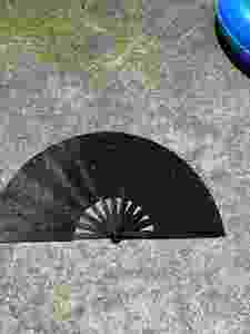 Abanico de Kung Fu Ecológico Grande de 33 cm, Artesanía de Bambú con Brillantina, Pintado a Mano, Artículo Promocional para Fiestas - Product Image 4