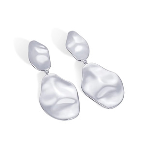 Pendientes de Metal Líquido SJ de Lujo Discreto, Pendientes Irregulares Martillados <span class=keywords><strong>en</strong></span> Oro y Plata, Pendientes con Textura de Lava <span class=keywords><strong>Irregular</strong></span> - Product Image 5