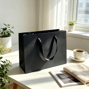 Bolsas de papel negro de lujo al por mayor, bolsas de regalo con asa de cinta de satén negra y logotipo UV personalizado para ropa, ropa interior y boutiques. - Product Image 1