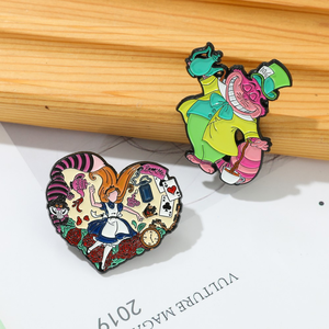 Badge en métal électroplaqué et broche en alliage à goutte d'huile, motifs personnages de films, séries TV et dessins animés d'Europe et d'Amérique, <span class=keywords><strong>Alice</strong></span> <span class=keywords><strong>au</strong></span> <span class=keywords><strong>pays</strong></span> <span class=keywords><strong>des</strong></span> <span class=keywords><strong>merveilles</strong></span> <span class=keywords><strong>Chat</strong></span>, avec ressort - Product Image 2