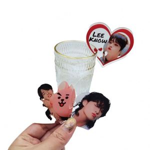 Venta al por mayor de dijes decorativos de acrílico impermeables con imagen de ídolos Kpop, personalizables en tamaño y grosor, para crear tu propio diseño. - Product Image 1