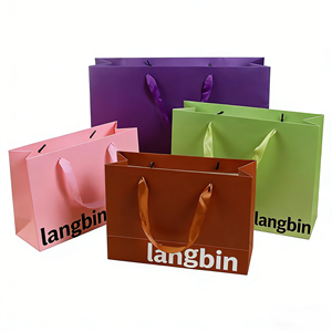 Borsa in <span class=keywords><strong>Carta</strong></span> Kraft <span class=keywords><strong>di</strong></span> Alta Qualità con Logo Personalizzato Stampato, Sacchetto Cosmetico Rinforzato con Nastro Goffrato per Negozi <span class=keywords><strong>di</strong></span> Abbigliamento e Supermercati - Product Image 6