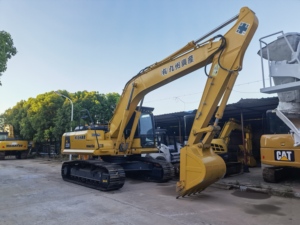 Excavadora sobre orugas Komatsu PC220 usada en perfectas condiciones de trabajo, envío rápido, componentes del núcleo, incluye motor a la venta - Product Image 5