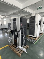 Cargador Rápido de CC para Vehículos Eléctricos de 60kW, 80kW, 120kW, 160kW, 180kW, 240kW con Pantalla Táctil de 15 Pulgadas, Pago RFID y QR, y Protocolo OCPP para Uso Comercial