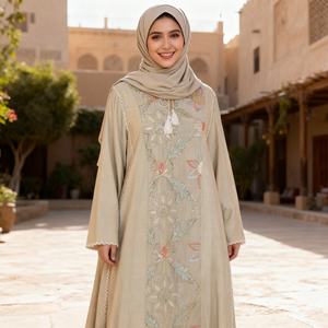 Robe Abaya à paillettes imprimées de nouvelle conception tendance pour femmes musulmanes, tenue décontractée au quotidien, style Dubaï, matériau de haute qualité - Product Image 4